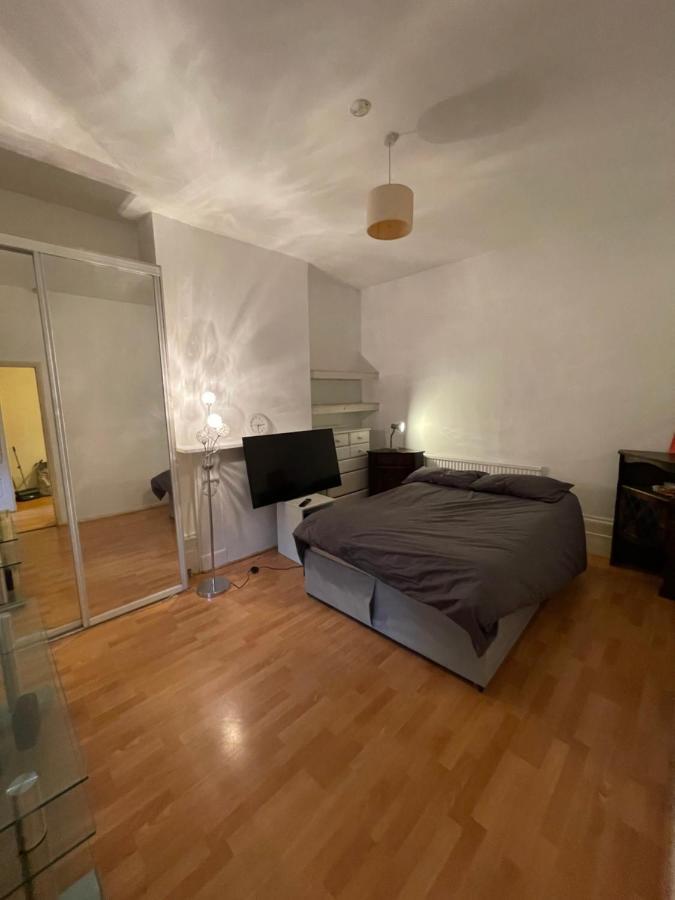 Elmdene Road - Large Room London Exterior foto